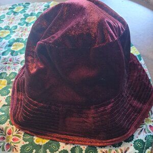 Crushed velvet hat